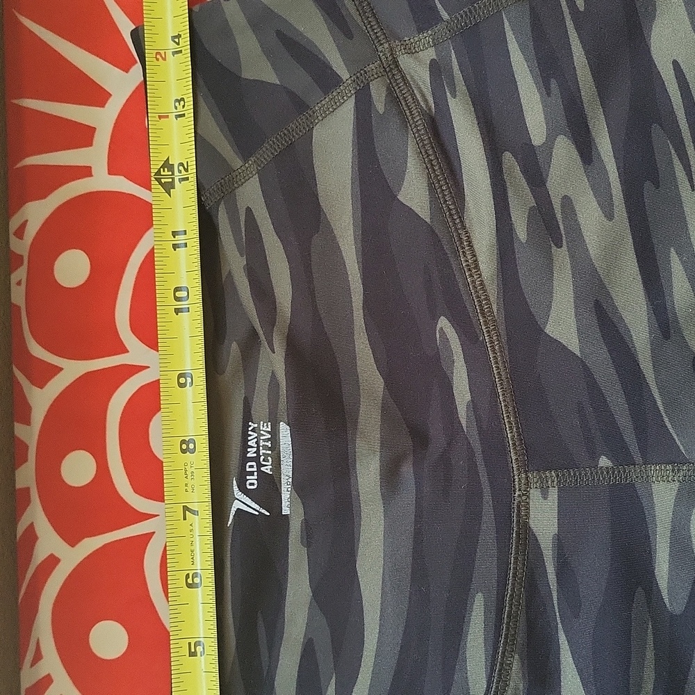 Old Navy Active Go Dry Cropped Leggings - Picture 4 of 8